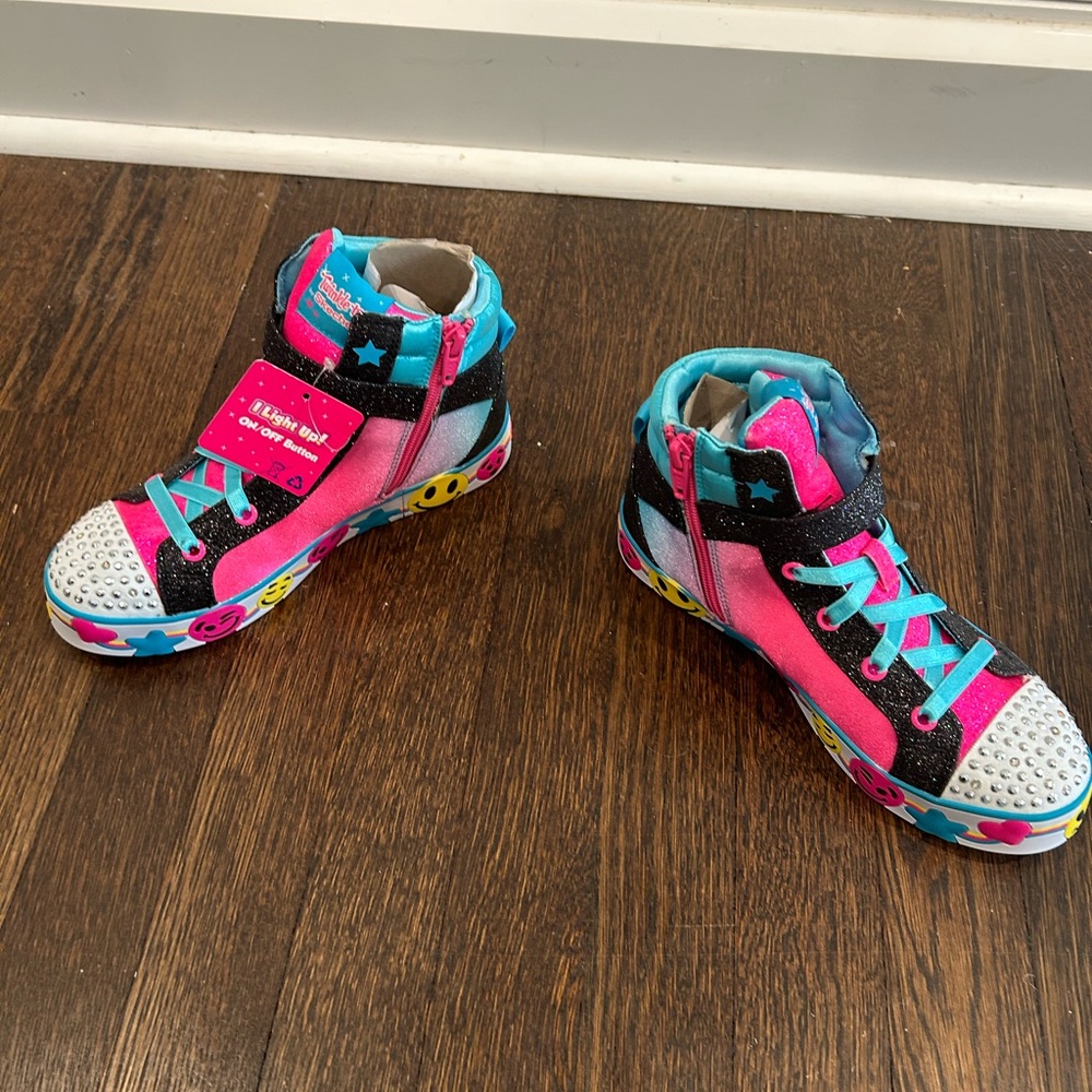 NWT Skechers Pop Princess Emoji Light Up Sneakers Kids Size 3